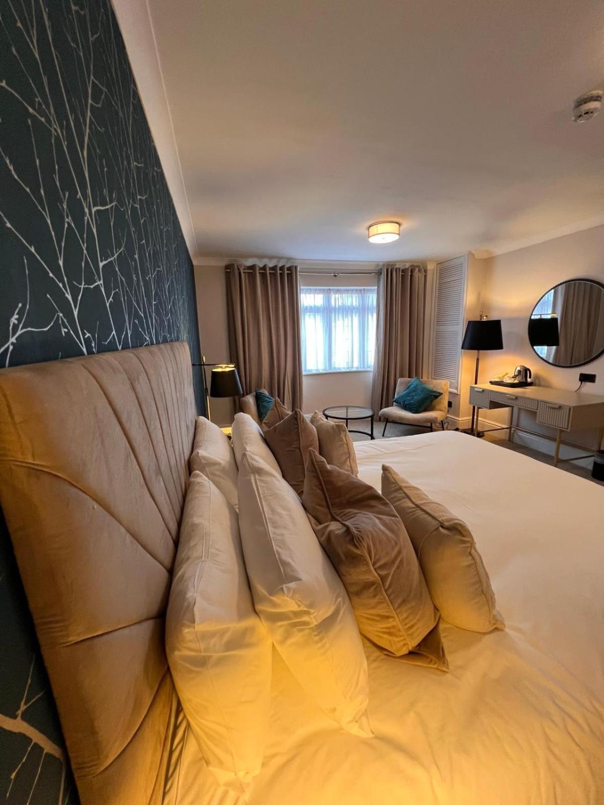 The Diplomat Hotel Restaurant & Spa 래넬리 외부 사진