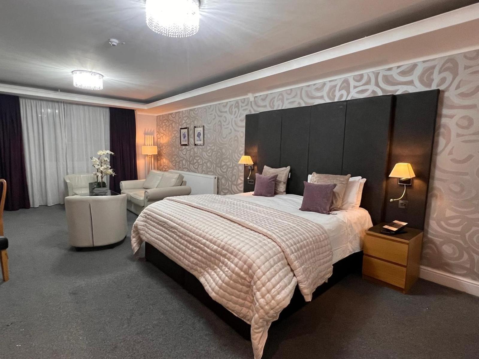 The Diplomat Hotel Restaurant & Spa 래넬리 외부 사진